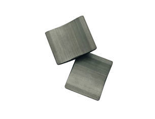 Chine Aimant permanent du ferrite LT08, aimant dur de ferrite pour la fenêtre des véhicules à moteur ajustant le moteur fournisseur